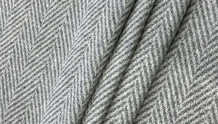 Cashmere herringbone blanket with fringes